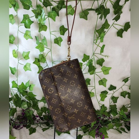 Authentic Louis Vuitton Monogram Orsay Clutch with Dust Bag - Picture 4 of 16